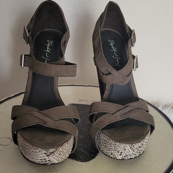 Elizabeth and James High Heels - Picture 4 of 13